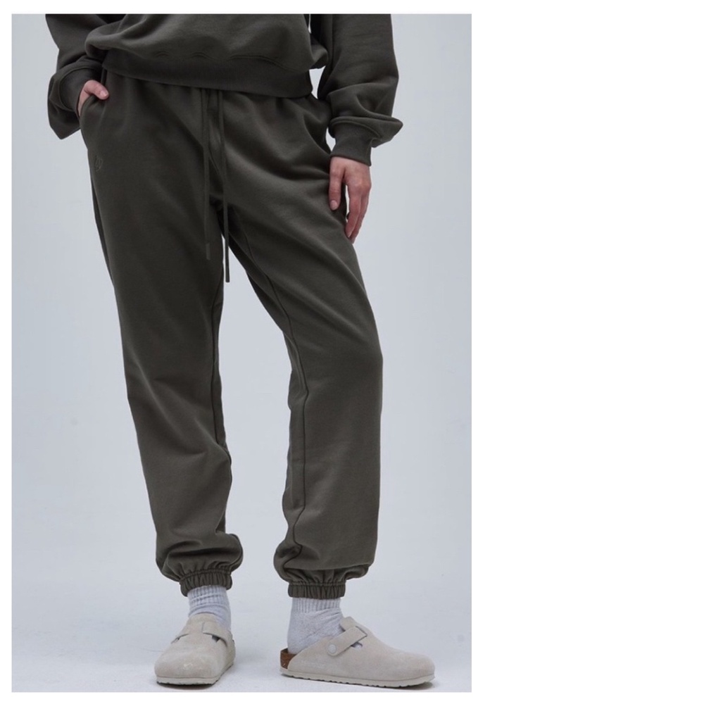 THIRTY YEARS Signature Crew Women’s XS Dark Gray Joggers Sweatpants Athleisure